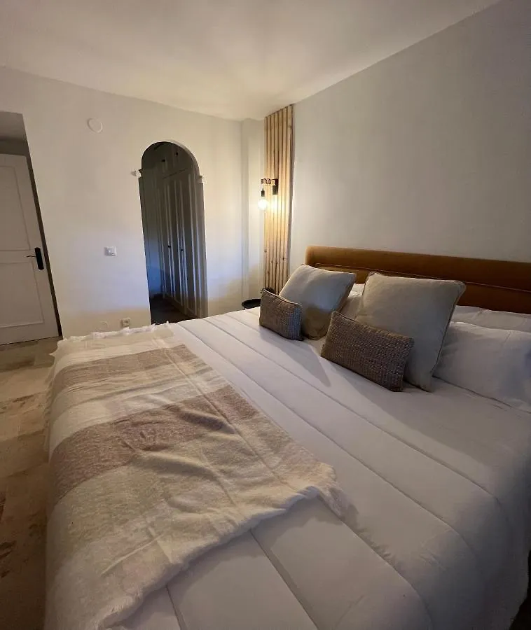 Impeccable Large Apartment With Immense Terrace And Private Garden Overlooking The Mountain, Featuring 2 Bedrooms And Sleeping Up To 4 Guests Located 100 Meters From Plaza Maestranza Marbella Espanha
