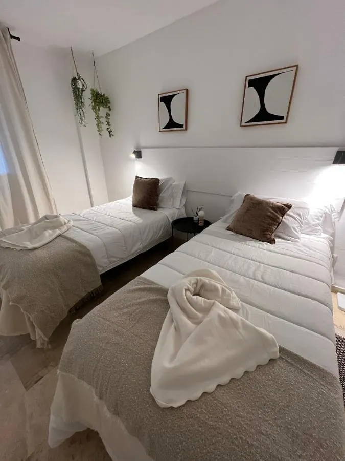 Impeccable Large Apartment With Immense Terrace And Private Garden Overlooking The Mountain, Featuring 2 Bedrooms And Sleeping Up To 4 Guests Located 100 Meters From Plaza Maestranza Marbella 0*,  Espanha
