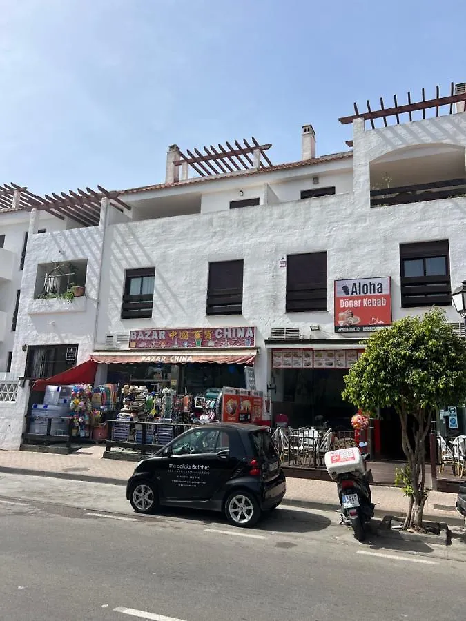 Impeccable Large Apartment With Immense Terrace And Private Garden Overlooking The Mountain, Featuring 2 Bedrooms And Sleeping Up To 4 Guests Located 100 Meters From Plaza Maestranza Marbella Espanha