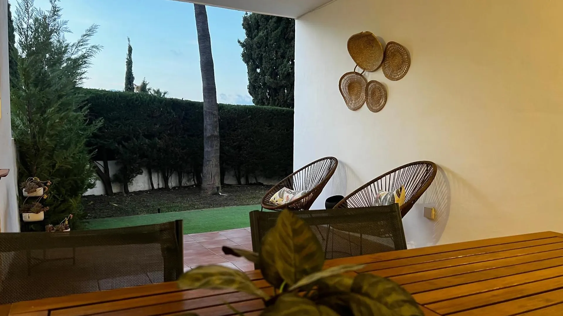 Impeccable Large Apartment With Immense Terrace And Private Garden Overlooking The Mountain, Featuring 2 Bedrooms And Sleeping Up To 4 Guests Located 100 Meters From Plaza Maestranza Marbella Španělsko